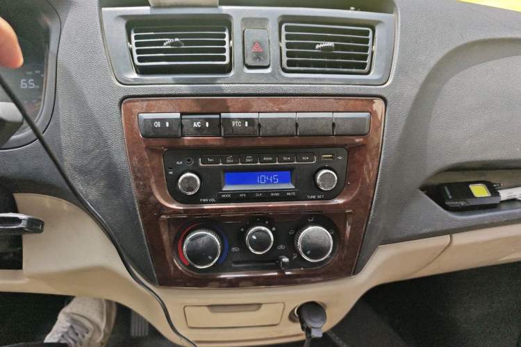 Used CHANGAN KAICHENG Ruixing EM80 2023 EM80 Ⅱ Side-Hinged 2-Seat Base Model Audio And AC Panel