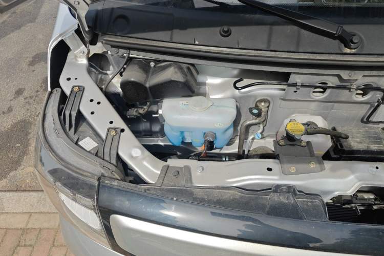 Used CHANGAN KAICHENG Ruixing EM80 2023 EM80 Ⅱ Side-Hinged 6-Seater Comfort Model Engine Bay Right