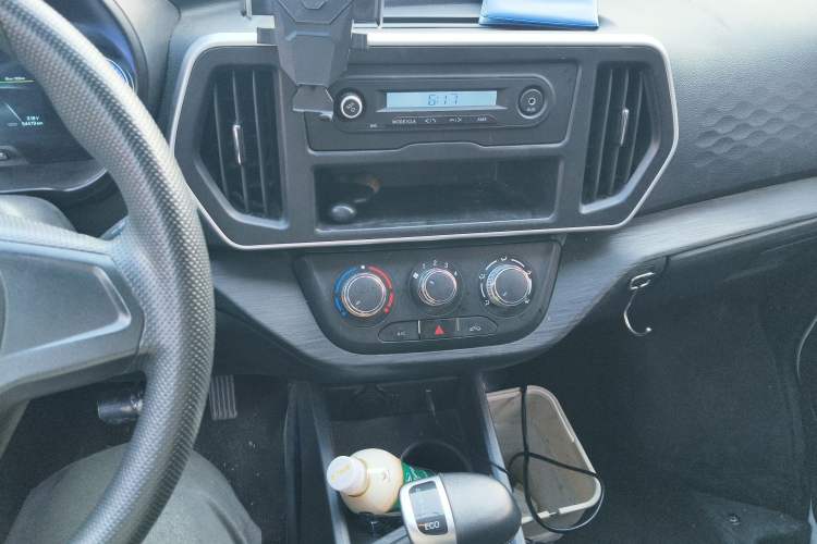 Used CHANGAN KAICHENG Ruixing EM80 2023 Side-Hinged 6-Seater Comfort Version 38.7 kWh Audio And AC Panel