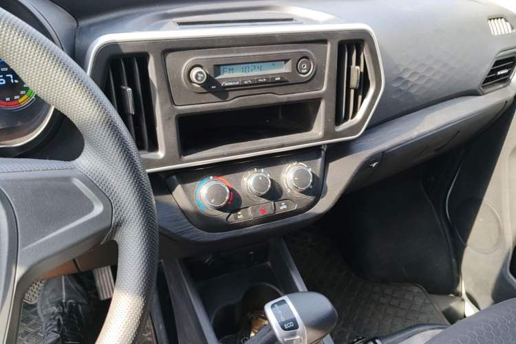Used CHANGAN KAICHENG Ruixing EM80 2023 EM80 Ⅱ Side-Hinged 7-Seater Comfort Model Audio And AC Panel