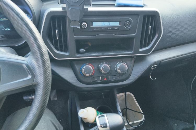 Used CHANGAN KAICHENG Ruixing EM80 2023 Side-Hinged 6-Seater Comfort Version 38.7 kWh Audio And AC Panel