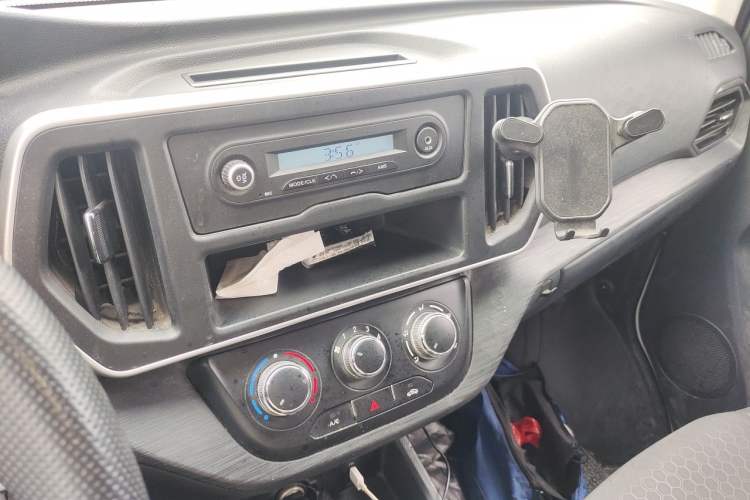 Used CHANGAN KAICHENG Ruixing EM80 2023 EM80 Ⅱ Side-Hinged 6-Seater Comfort Model Audio And AC Panel