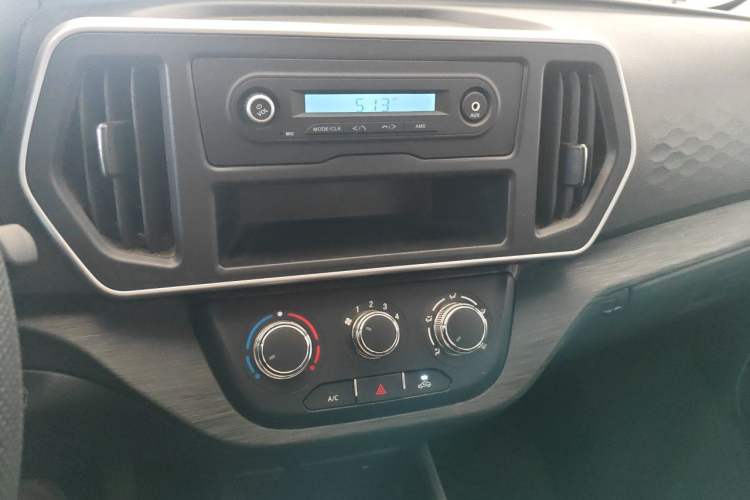 Used CHANGAN KAICHENG Ruixing EM80 2023 EM80 Ⅱ Side-Hinged 7-Seater Comfort Model Audio And AC Panel