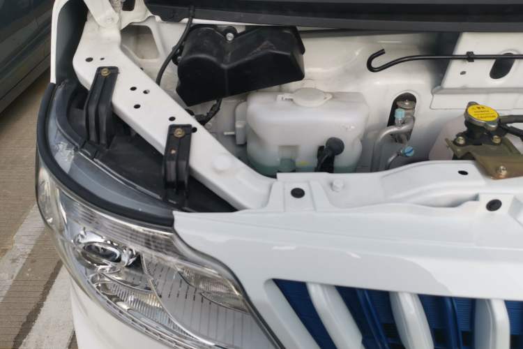Used CHANGAN KAICHENG Ruixing EM80 2023 Side-Hinged 6-Seater Comfort Version 38.7 kWh Engine Bay Right