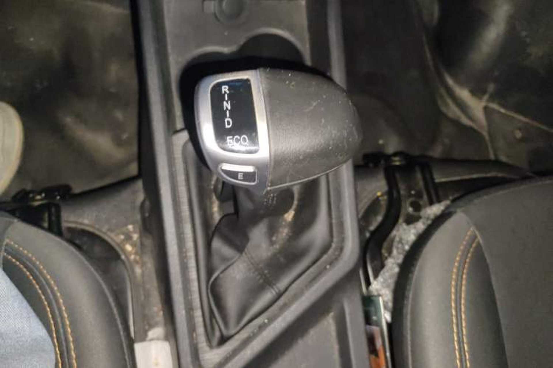 Used CHANGAN KAICHENG Ruixing EM80 2023 Liftgate Design 7-Seater Comfort Version 38.7 kWh Gear Lever