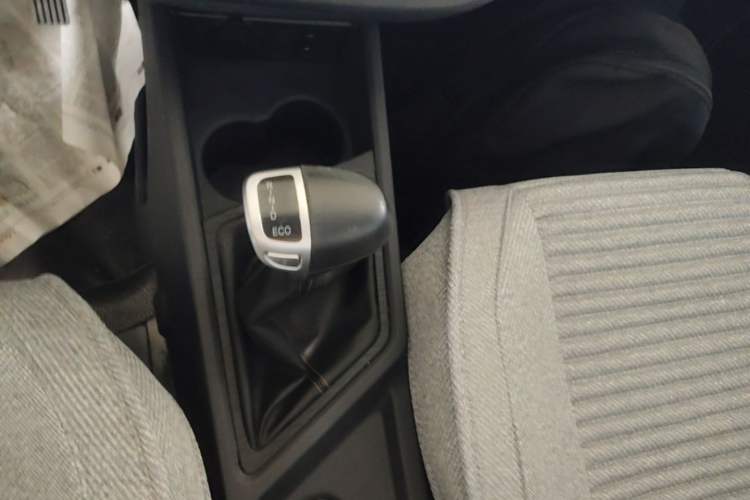 Used CHANGAN KAICHENG Ruixing EM80 2023 Liftback Design 2-Seater Base Version 38.7 kWh Gear Lever
