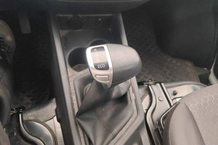 Used CHANGAN KAICHENG Ruixing EM80 2023 EM80 Ⅱ Side-Hinged 7-Seater Comfort Model Gear Lever