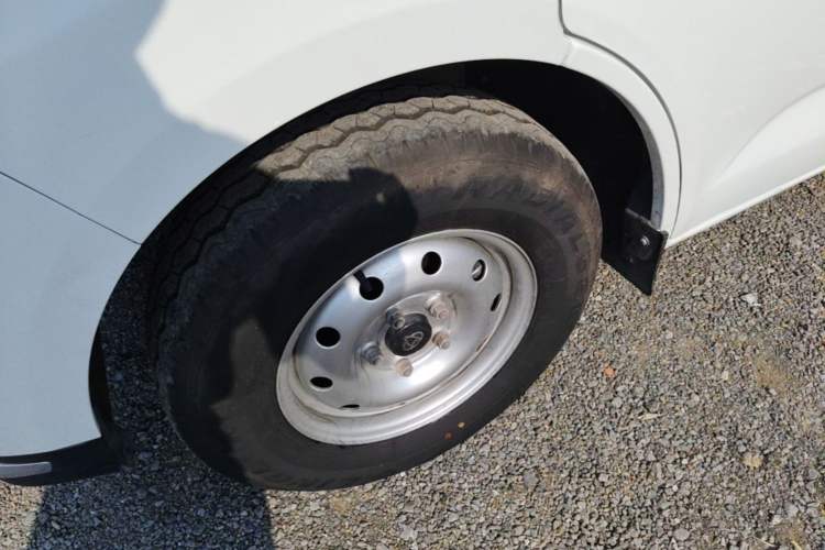 Used CHANGAN KAICHENG Ruixing EM80 2023 EM80 Ⅱ Side-Hinged 7-Seater Comfort Model Left Front Wheel Hub