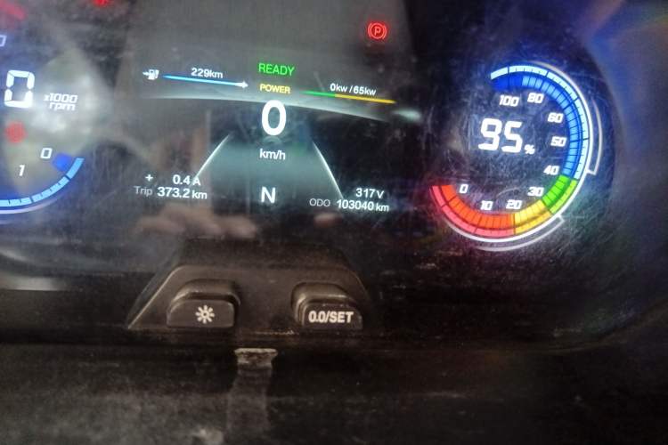 Used CHANGAN KAICHENG Ruixing EM80 2023 Side-Hinged 6-Seater Comfort Version 38.7 kWh Odometer Close Up