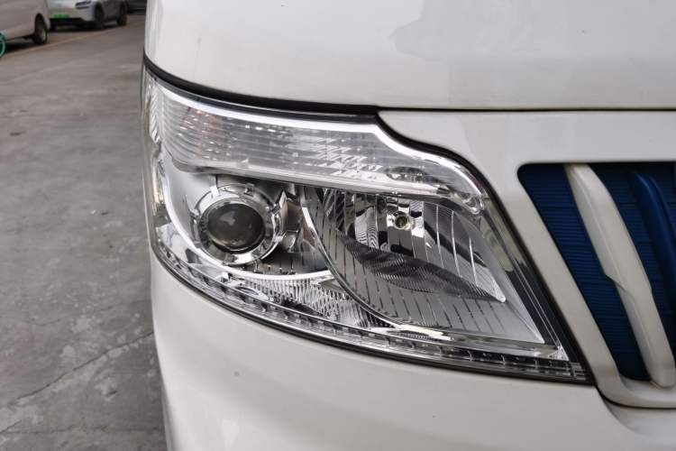 Used CHANGAN KAICHENG Ruixing EM80 2023 Flat Roof with Liftback Doors 7 Seats 41.932 kWh Right Front Headlight