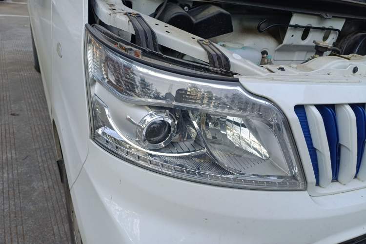 Used CHANGAN KAICHENG Ruixing EM80 2023 EM80 Ⅱ Side-Hinged 7-Seater Comfort Model Right Front Headlight