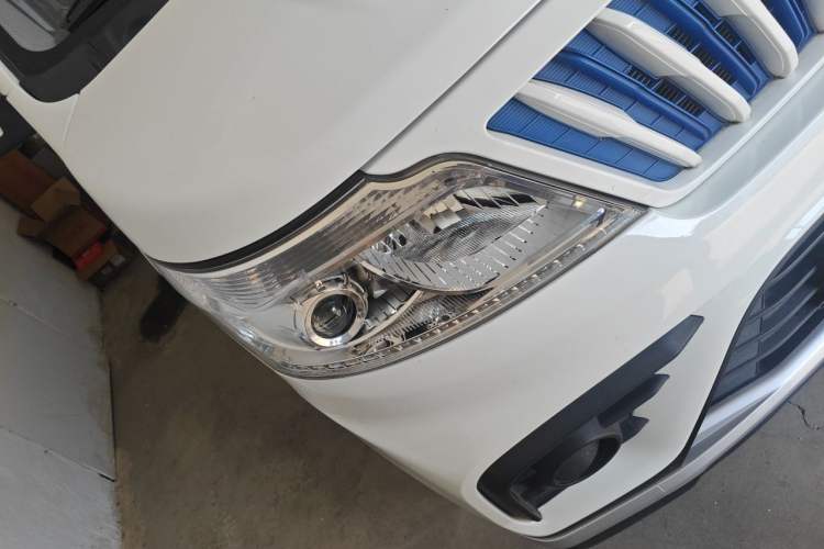 Used CHANGAN KAICHENG Ruixing EM80 2023 EM80 Ⅱ Side-Hinged 7-Seater Comfort Model Right Front Headlight