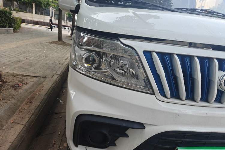 Used CHANGAN KAICHENG Ruixing EM80 2023 Flat-Top Double-Door 2-Seater 60 kW 41.932 kWh Right Front Headlight