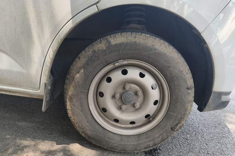 Used CHANGAN KAICHENG Ruixing EM80 2023 EM80 Ⅱ Side-Hinged 6-Seater Comfort Model Right Front Wheel Hub