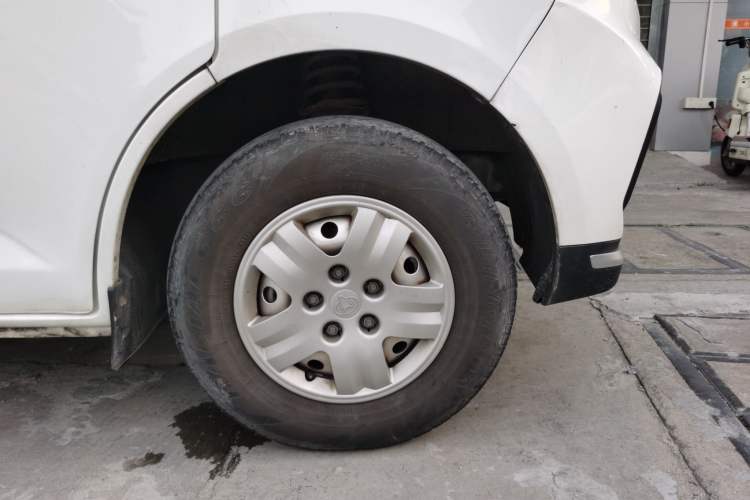 Used CHANGAN KAICHENG Ruixing EM80 2023 Flat Roof with Liftback Doors 7 Seats 41.932 kWh Right Front Wheel Hub