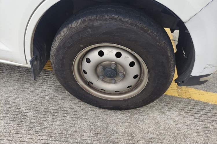 Used CHANGAN KAICHENG Ruixing EM80 2023 EM80 Ⅱ Side-Hinged 6-Seater Comfort Model Right Front Wheel Hub