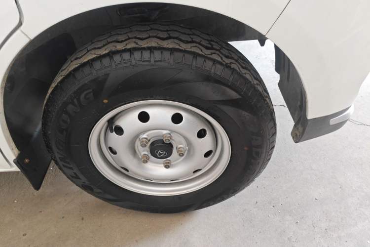 Used CHANGAN KAICHENG Ruixing EM80 2023 EM80 Ⅱ Side-Hinged 7-Seater Comfort Model Right Front Wheel Hub