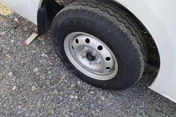 Used CHANGAN KAICHENG Ruixing EM80 2023 EM80 Ⅱ Side-Hinged 7-Seater Comfort Model Right Rear Wheel Hub