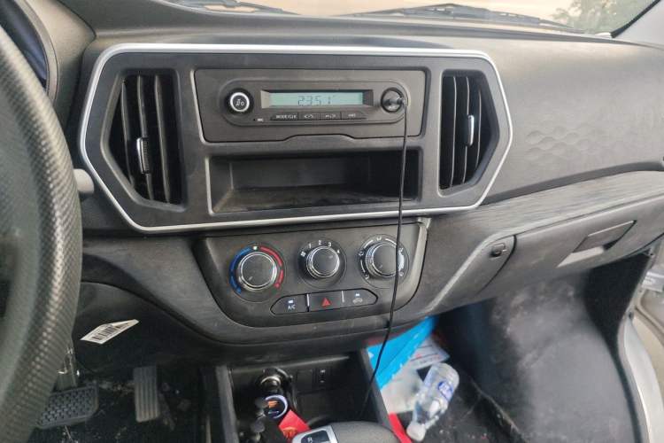 Used CHANGAN KAICHENG Ruixing EM80 2024 Comfort-Style 6-Seater 41.86 kWh Audio And AC Panel