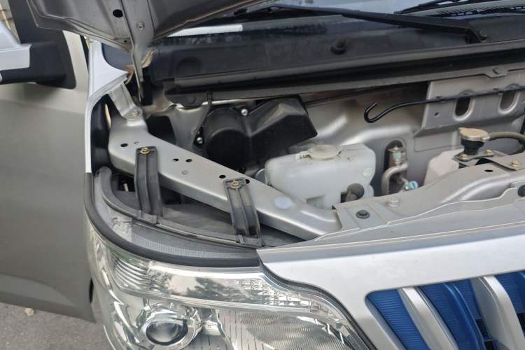 Used CHANGAN KAICHENG Ruixing EM80 2024 Comfort-Style 6-Seater 41.86 kWh Engine Bay Right