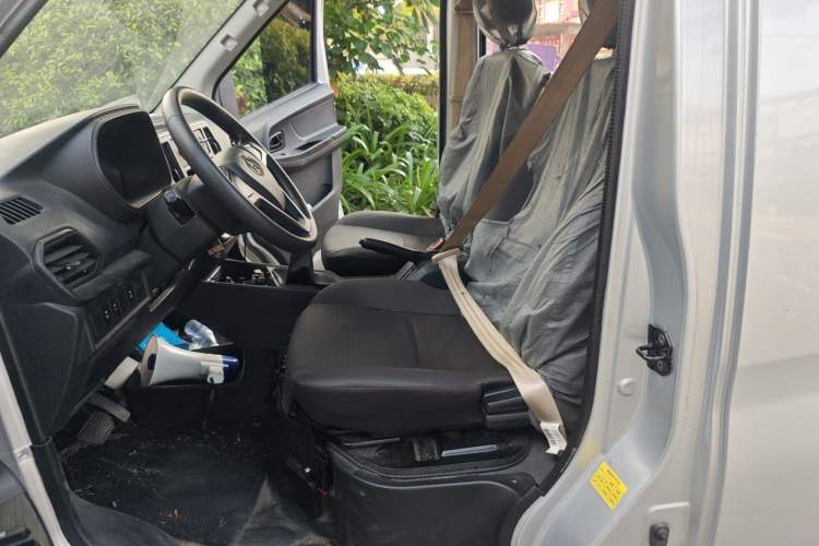 Used CHANGAN KAICHENG Ruixing EM80 2024 Comfort-Style 6-Seater 41.86 kWh Left Front Seat