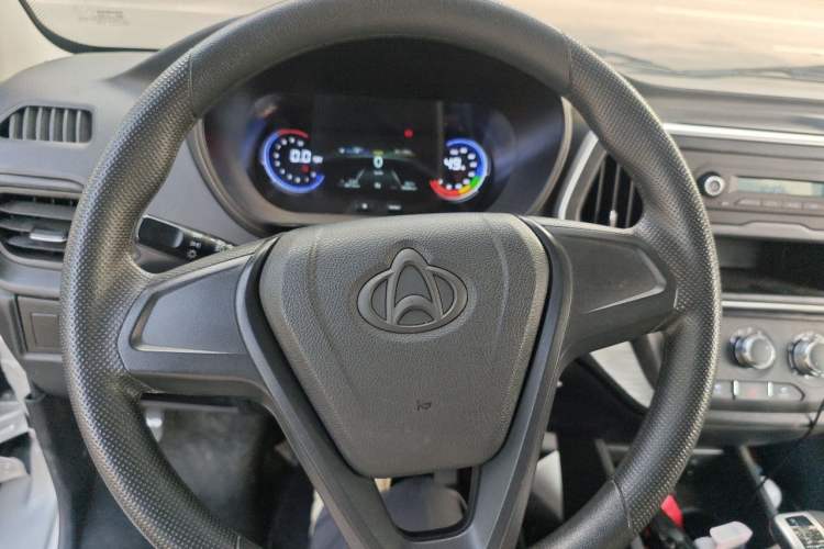 Used CHANGAN KAICHENG Ruixing EM80 2024 Comfort-Style 6-Seater 41.86 kWh Steering Wheel