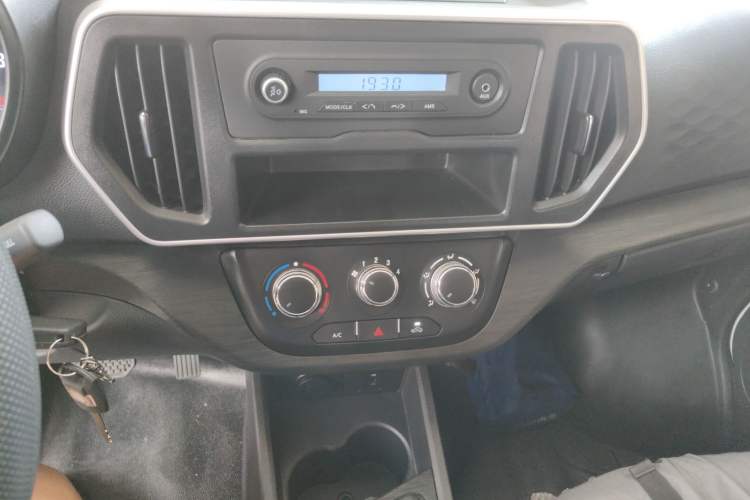 Used CHANGAN KAICHENG Ruixing EM80 2024 Comfort-Style 6-Seater 41.86 kWh Audio And AC Panel