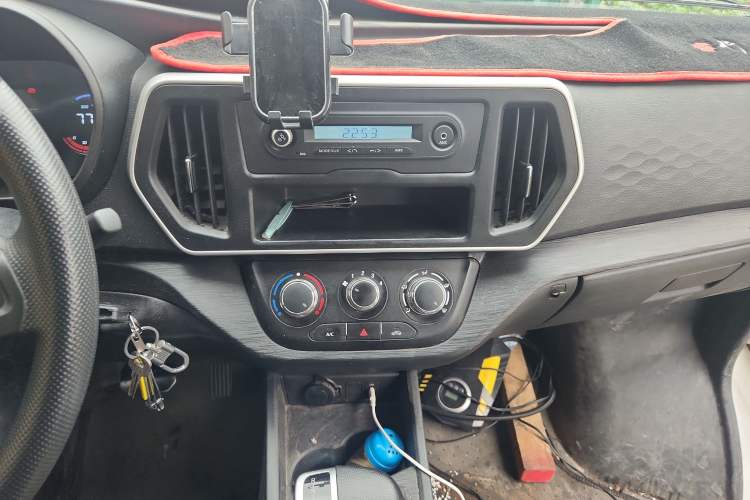 Used CHANGAN KAICHENG Ruixing EM80 2024 Comfort-Style 6-Seater 41.86 kWh Audio And AC Panel