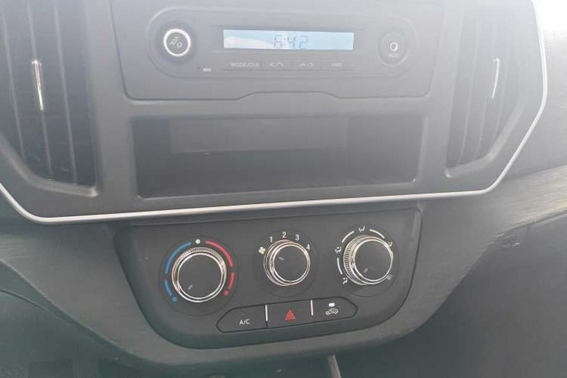 Used CHANGAN KAICHENG Ruixing EM80 2024 Comfort-Style 6-Seater 41.86 kWh Audio And AC Panel
