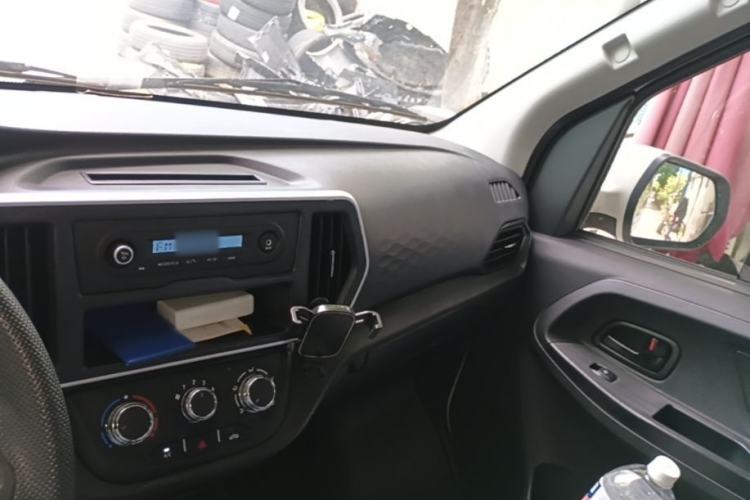 Used CHANGAN KAICHENG Ruixing EM80 2024 Liftback Comfort Version 6 Seats 41.86 kWh Center Console