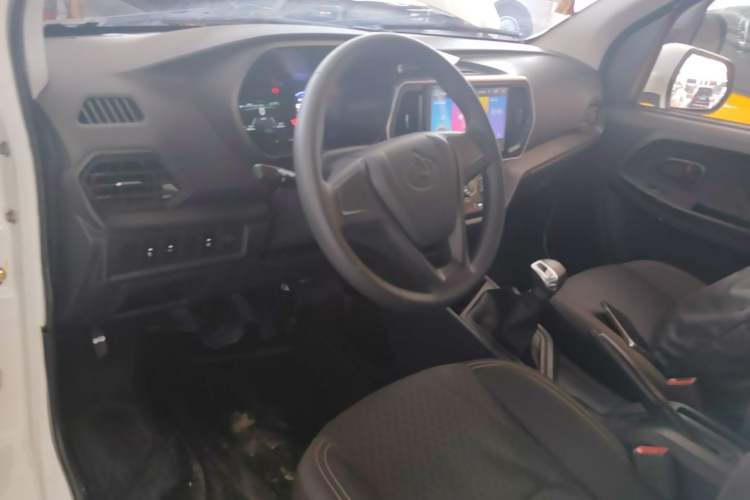 Used CHANGAN KAICHENG Ruixing EM80 2024 Comfort-Style 6-Seater 41.86 kWh Center Console