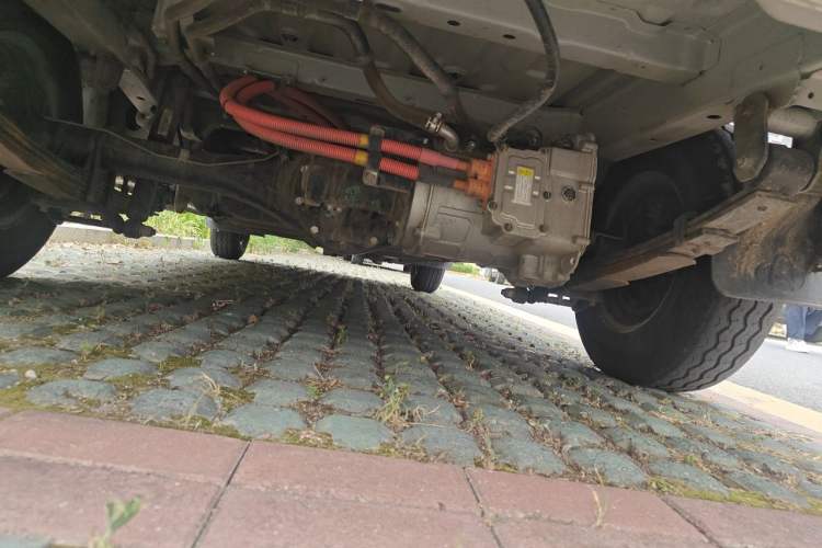 Used CHANGAN KAICHENG Ruixing EM80 2024 Comfort-Style 6-Seater 41.86 kWh Chassis Rear