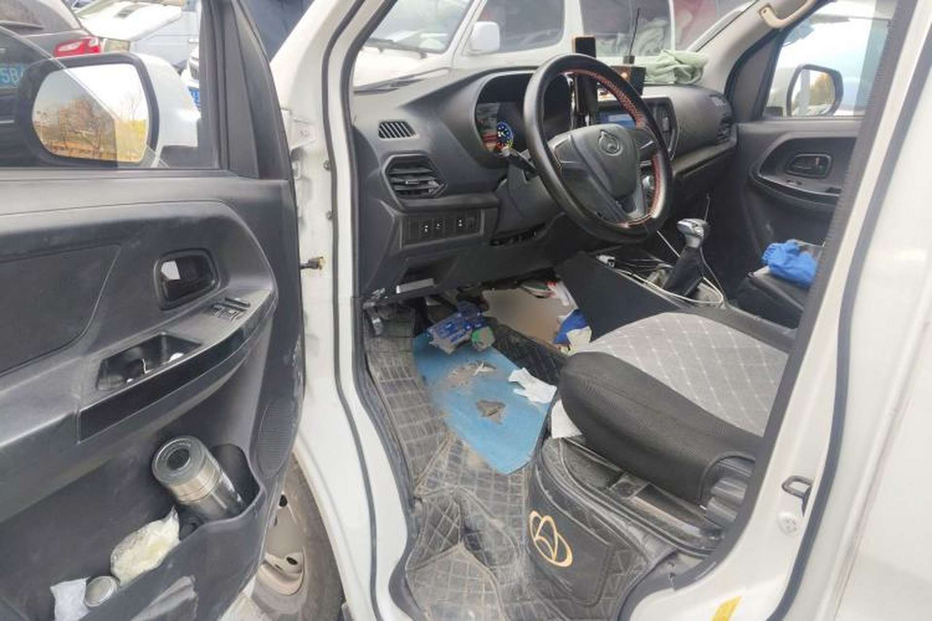 Used CHANGAN KAICHENG Ruixing EM80 2024 Liftback Comfort Version 6 Seats 41.86 kWh Driver Seat