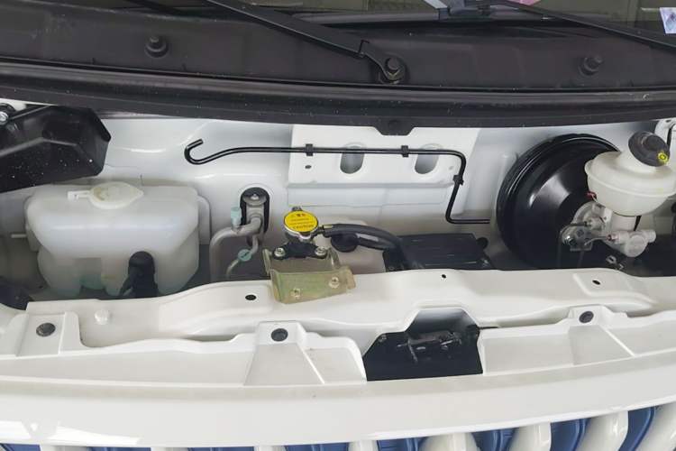 Used CHANGAN KAICHENG Ruixing EM80 2024 Comfort-Style 6-Seater 41.86 kWh Engine Bay