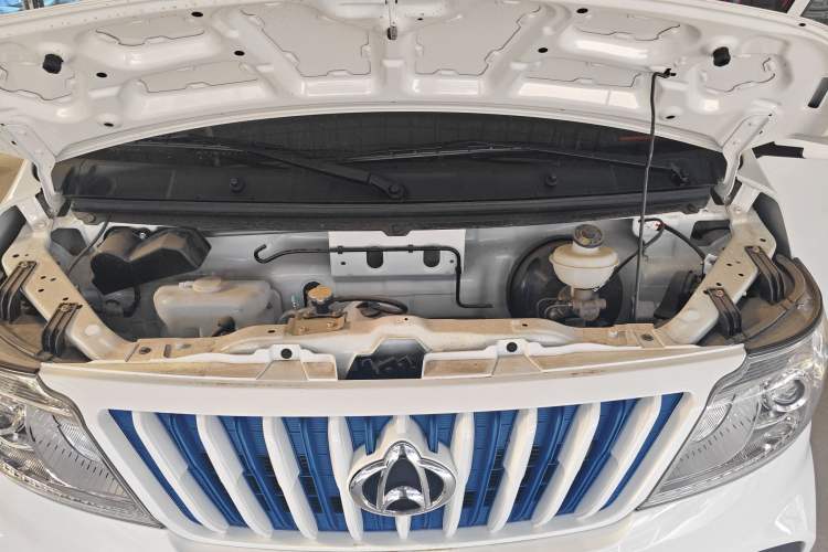 Used CHANGAN KAICHENG Ruixing EM80 2024 Comfort-Style 6-Seater 41.86 kWh Engine Bay