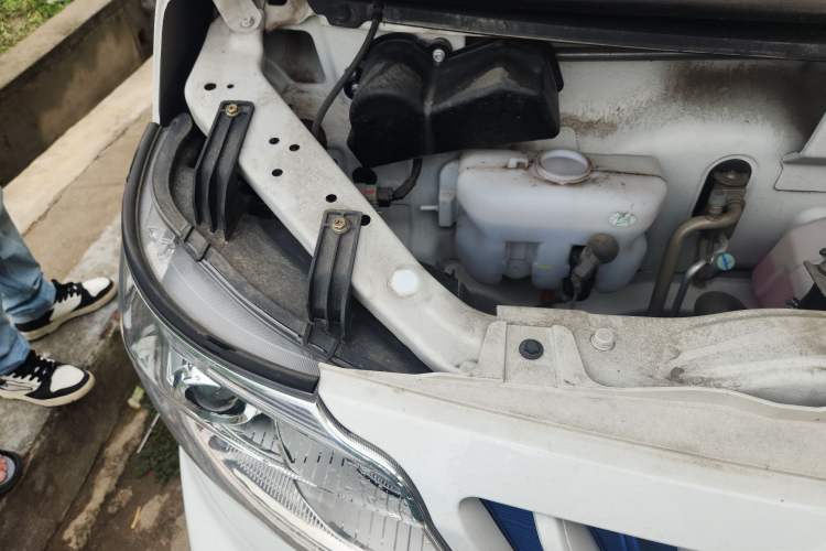 Used CHANGAN KAICHENG Ruixing EM80 2024 Comfort-Style 6-Seater 41.86 kWh Engine Bay Right