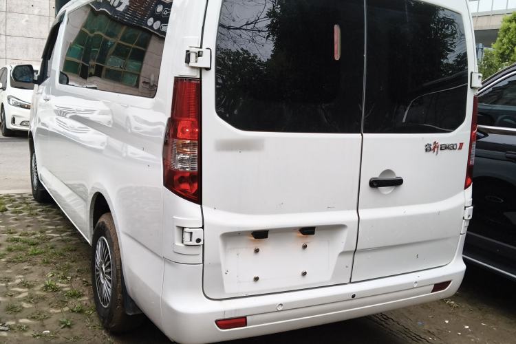 Used CHANGAN KAICHENG Ruixing EM80 2024 Comfort-Style 6-Seater 41.86 kWh Exterior 2
