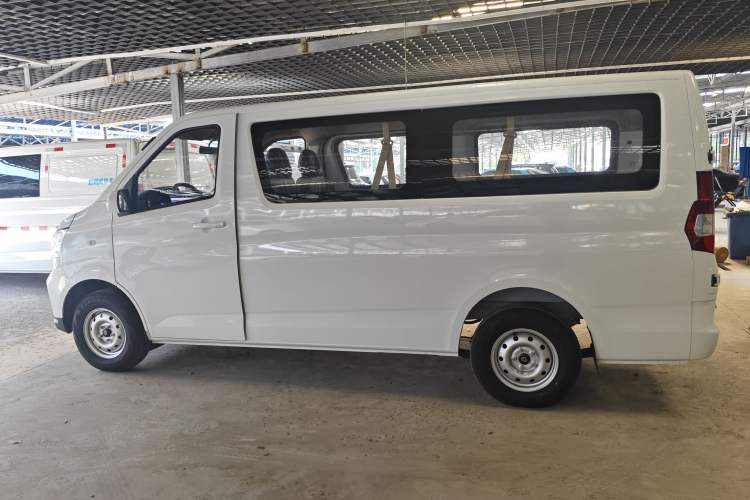Used CHANGAN KAICHENG Ruixing EM80 2024 Comfort-Style 6-Seater 41.86 kWh Exterior 3