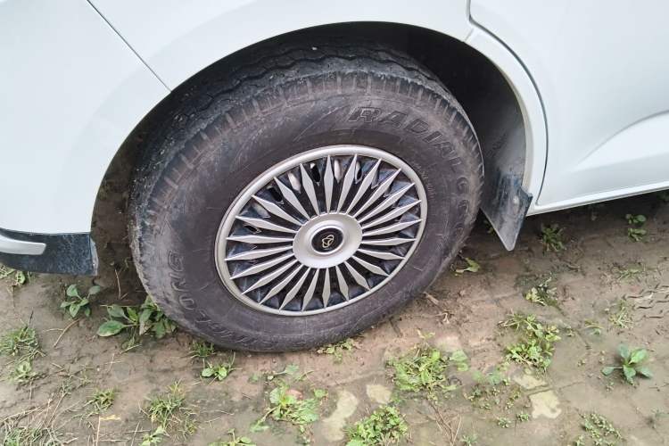 Used CHANGAN KAICHENG Ruixing EM80 2024 Comfort-Style 6-Seater 41.86 kWh Exterior 4