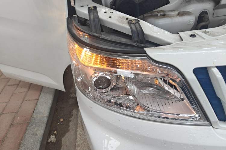 Used CHANGAN KAICHENG Ruixing EM80 2024 Comfort-Style 6-Seater 41.86 kWh Exterior 6