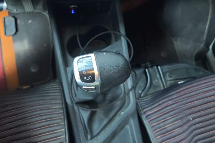 Used CHANGAN KAICHENG Ruixing EM80 2024 Comfort-Style 6-Seater 41.86 kWh Gear Lever