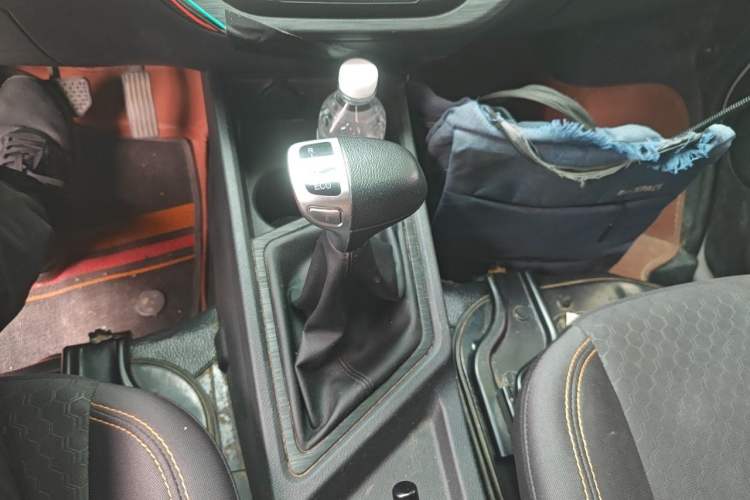 Used CHANGAN KAICHENG Ruixing EM80 2024 Comfort-Style 6-Seater 41.86 kWh Gear Lever