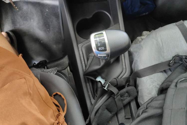 Used CHANGAN KAICHENG Ruixing EM80 2024 Comfort-Style 6-Seater 41.86 kWh Gear Lever