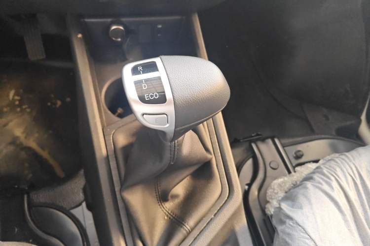 Used CHANGAN KAICHENG Ruixing EM80 2024 Comfort-Style 6-Seater 41.86 kWh Gear Lever