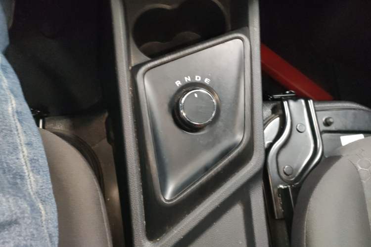 Used CHANGAN KAICHENG Ruixing EM80 2024 Liftback Comfort Version 6 Seats 41.86 kWh Gear Lever