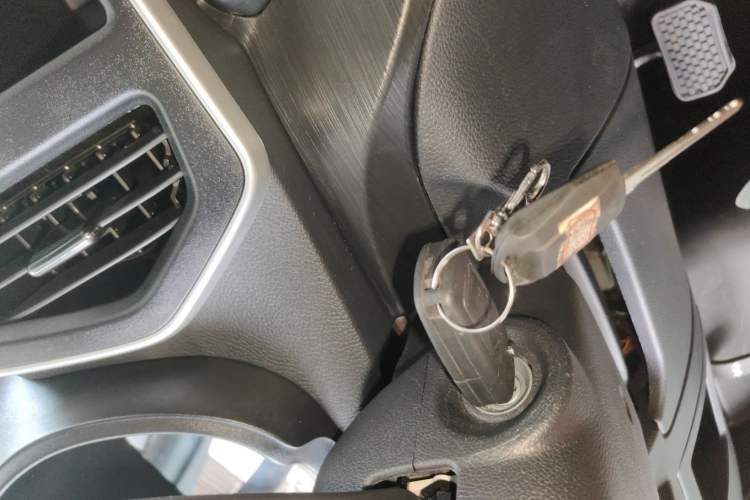 Used CHANGAN KAICHENG Ruixing EM80 2024 Comfort-Style 6-Seater 41.86 kWh Interior 1