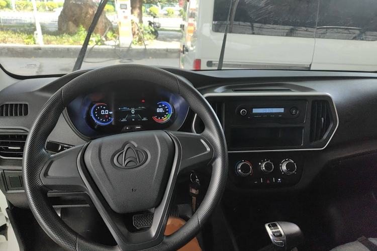 Used CHANGAN KAICHENG Ruixing EM80 2024 Comfort-Style 6-Seater 41.86 kWh Interior 2