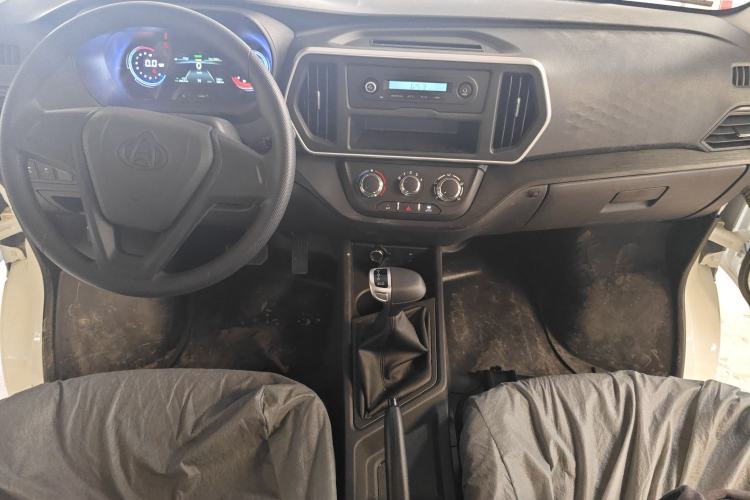 Used CHANGAN KAICHENG Ruixing EM80 2024 Comfort-Style 6-Seater 41.86 kWh Interior 2