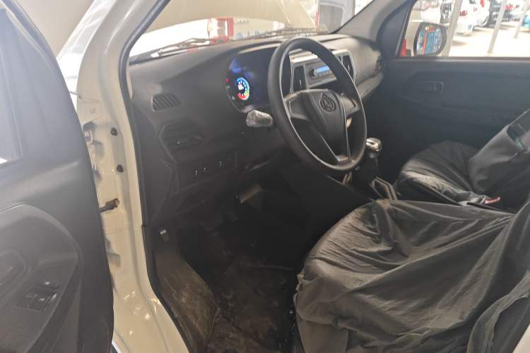 Used CHANGAN KAICHENG Ruixing EM80 2024 Comfort-Style 6-Seater 41.86 kWh Interior 3