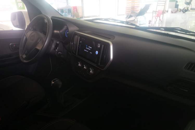 Used CHANGAN KAICHENG Ruixing EM80 2024 Comfort-Style 6-Seater 41.86 kWh Interior 4